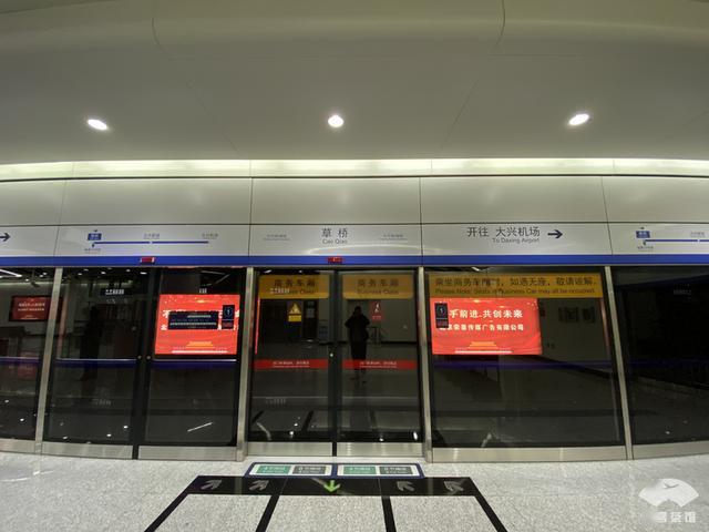 拔草东航精品航线!空姐全程姓氏称呼和半跪式服务,让人受宠若惊