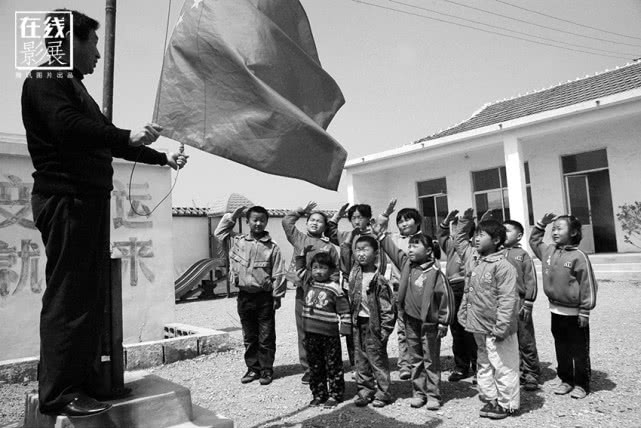 在线影展:跨越50年的中国小学生黑白照,70后都看哭了