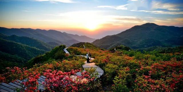 点击查看源网页 自疫情结束起至2020年12月31日 对象: 全国医务工作者 方式: 实行公园门票免票政策 免票证件类型: 长沙市望城区靖港镇芦江社区 门票: 景点套票80元,儿童1.4米以下免票,1.4米以上未成年人和60岁以上老人(凭证