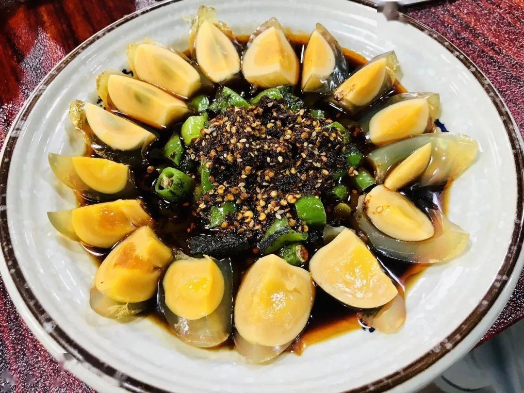 土鸡2斤 锅边馍 鸡杂 烧椒皮蛋 凉拌花甲 土豆 四季豆 .美味量足