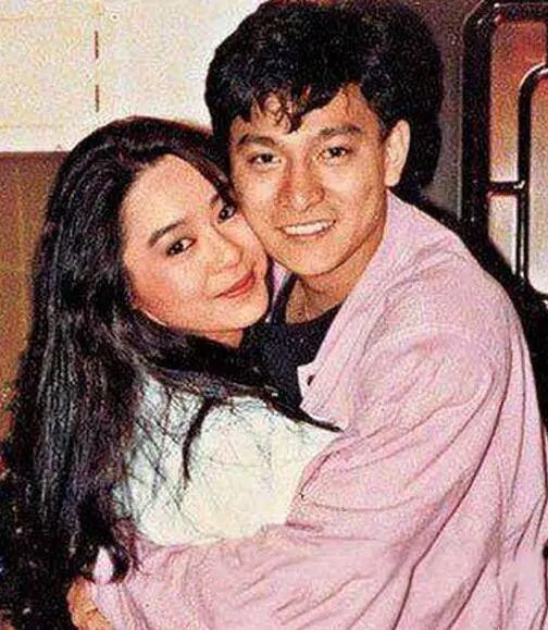 恭喜！52岁苏玉华结束24年爱情长跑，与男友潘灿