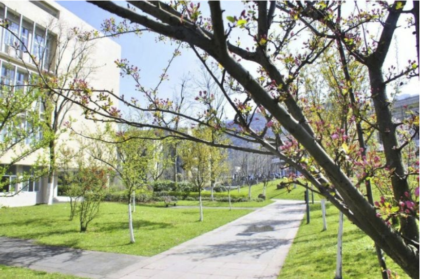 大学■美的令人窒息！最美二本师范学院！512汶川大地震迁建
