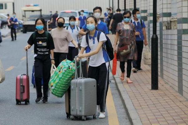 深圳80万中小学生返校复课 深圳80万中小学生返校复课