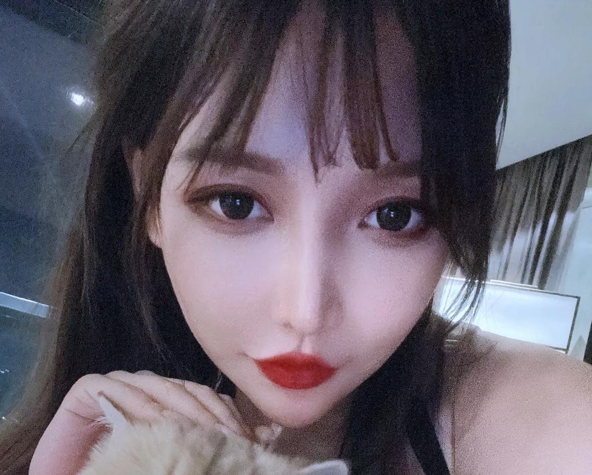 路人视角下女主播是啥样?斗鱼三大舞姬现身酒吧,毫无辨识度