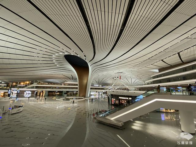 拔草东航精品航线!空姐全程姓氏称呼和半跪式服务,让人受宠若惊