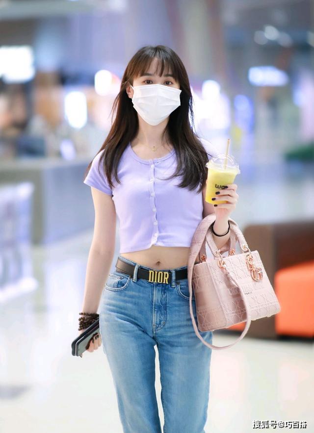 紧身小蛮腰超抢镜袁冰妍再次秀身材！紧身运动装勾勒出曼妙曲线