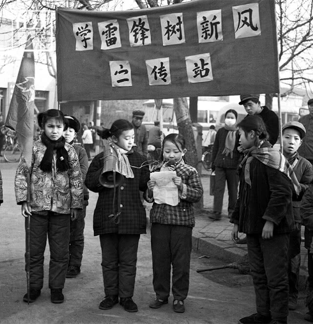 在线影展:跨越50年的中国小学生黑白照,70后都看哭了