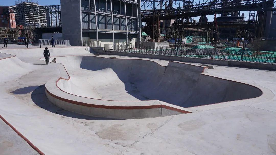 北京最大水泥板场初探燃烧冰team的首钢滑板公园之旅
