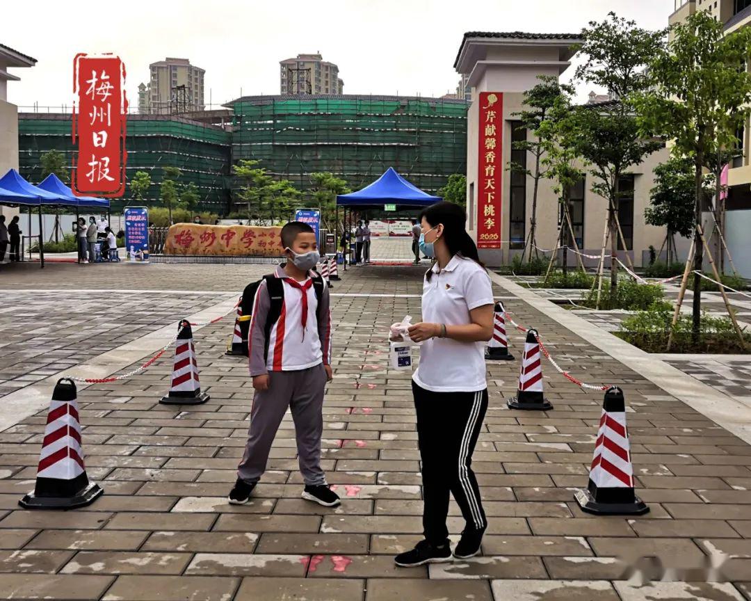 梅州小学生返校首日！这件事还是发生了！孩子也好无奈…