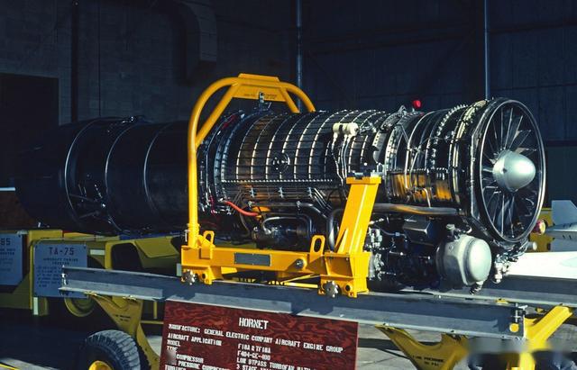 f404涡扇发动机具有与j79涡喷发动机几乎相同的推力,但重量仅为其一半
