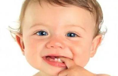 婴儿几个月长牙齿是正常的范围 b5a6a2d045df4f4b8670d19ef53c94c9.jpeg