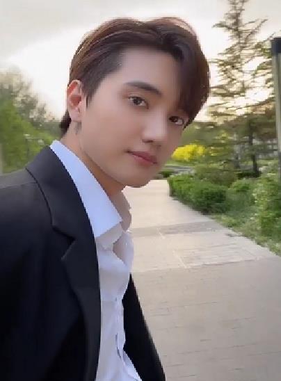 如何摸男生喉结撩他 b7367ccd2805464d95bcacaa7f8490e9.jpeg
