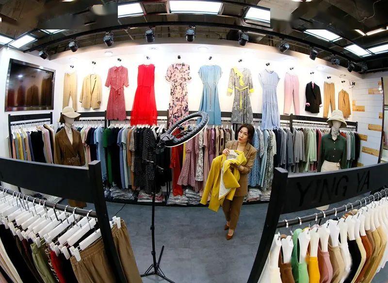 服装批发市场营业 c0939a09240c4f2bad48b1c0bb90be09.jpeg