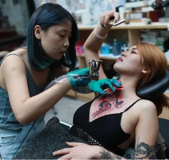 原创纹身师"超讨厌"的3类客人,就算是大美女,纹身师也不愿意纹!