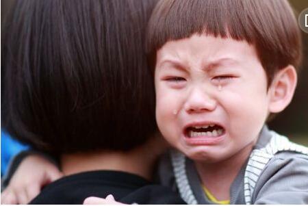 「孩子」让娃脾胃“雪上加霜”，中的宝妈赶紧改医生忠告：家长2个习惯