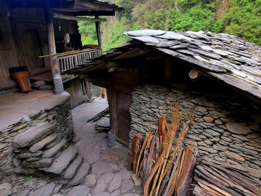 石墙石瓦石板房,探访陇南古村落巴巴沟