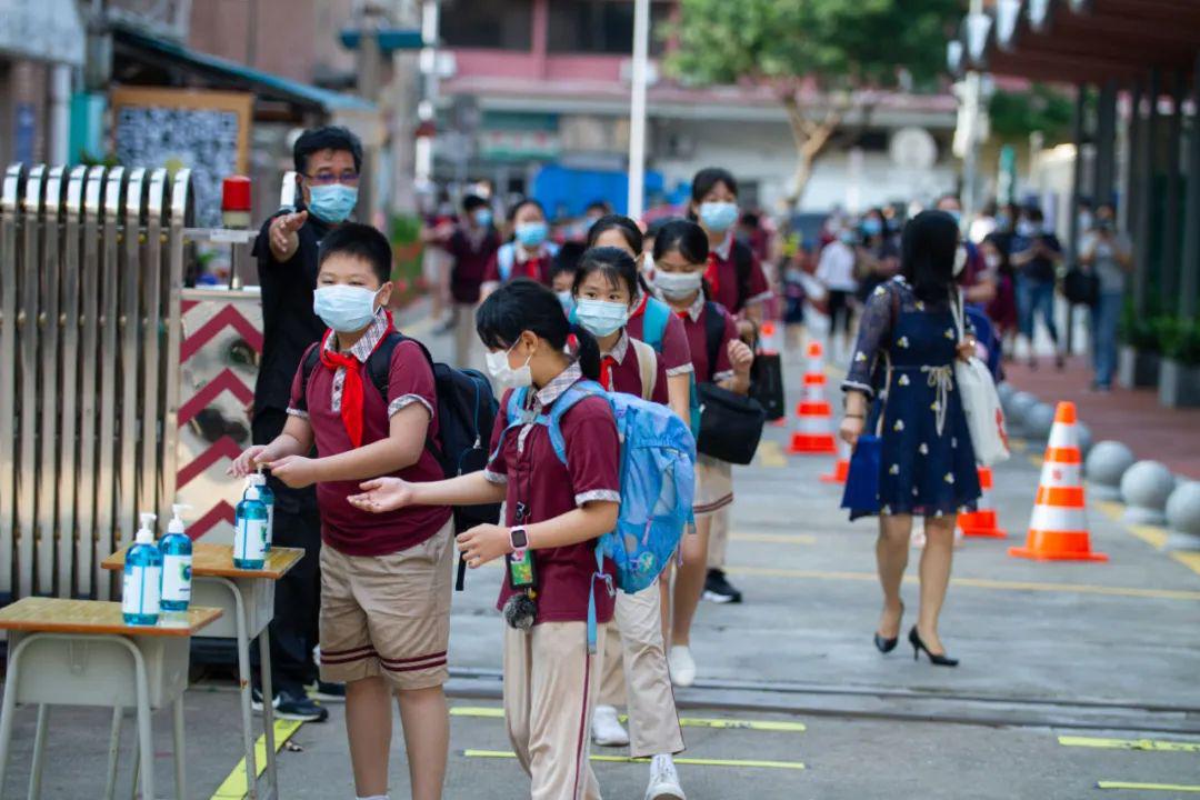 珠海大波学生返校!学校里可以不戴口罩了