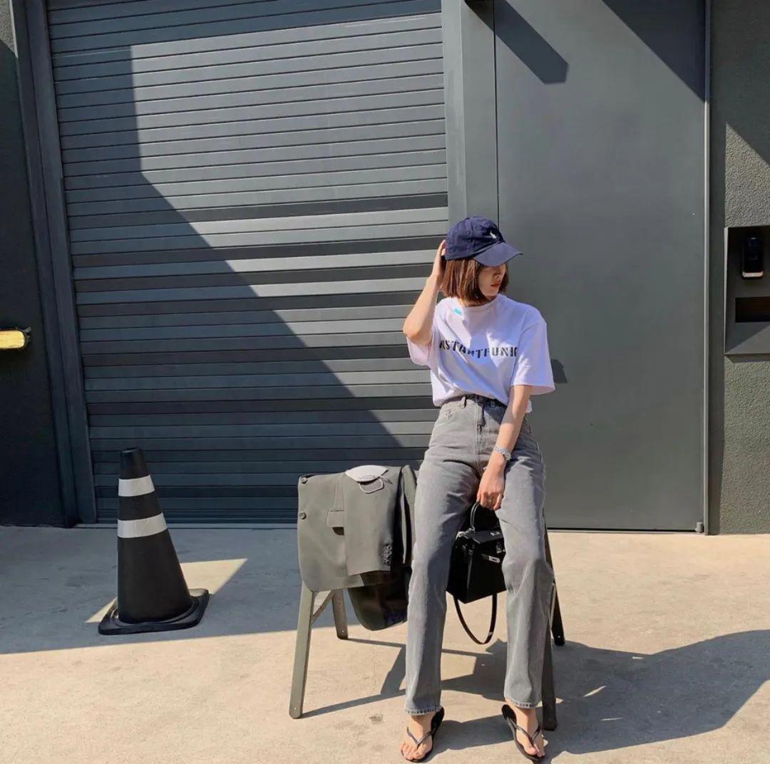 风衣夏天这样穿搭美炸了!T恤穿搭:扔掉你的旧T恤!这30件少女风T恤