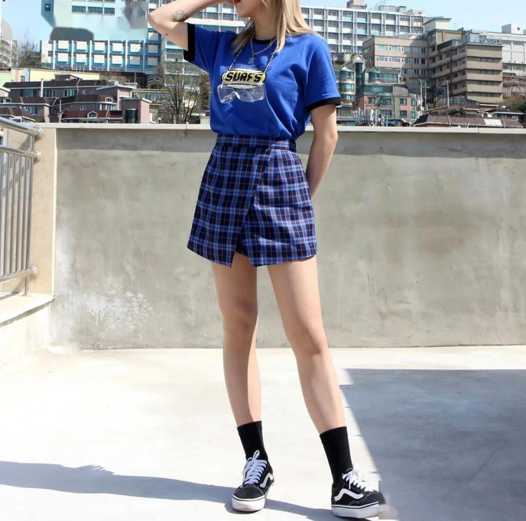 风衣夏天这样穿搭美炸了！T恤穿搭：扔掉你的旧T恤！这30件少女风T恤