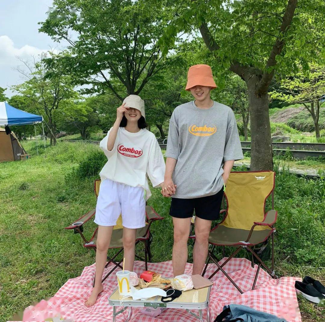 风衣夏天这样穿搭美炸了!T恤穿搭:扔掉你的旧T恤!这30件少女风T恤