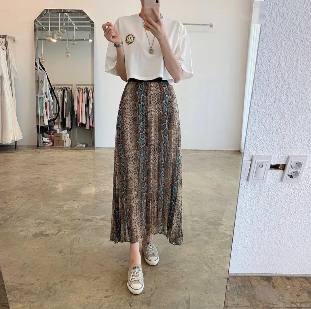 风衣夏天这样穿搭美炸了!T恤穿搭:扔掉你的旧T恤!这30件少女风T恤