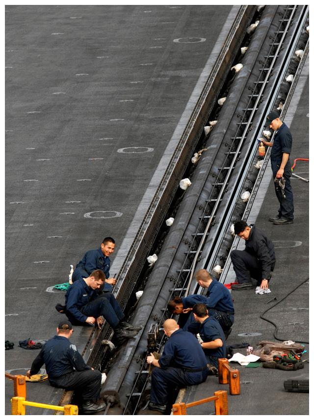 电磁弹射器采用什么原理_电磁弹射器原理图解