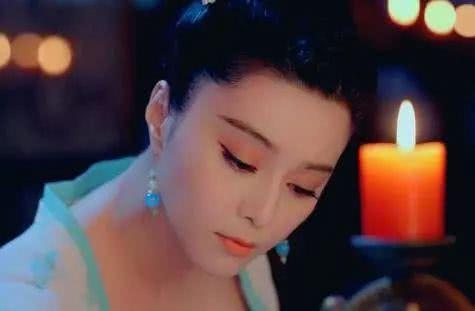 在烛光下的古装美人，赵丽颖迷人，杨幂灵动，
