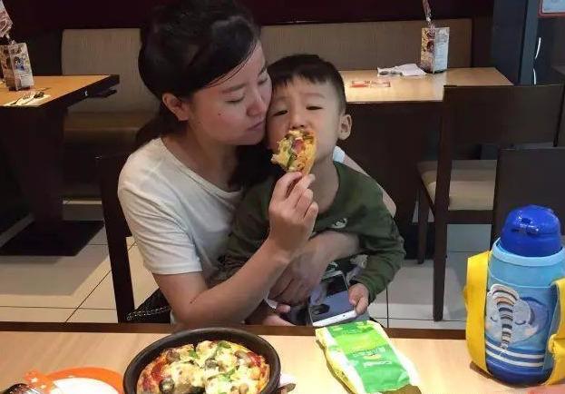 [孩子]孩子洗澡时，规避3大“误区”时间了吗？会破坏免疫力五月初夏