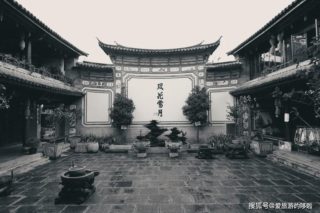 "一进四重院,三坊一照壁,四合五天井,走马转角楼.