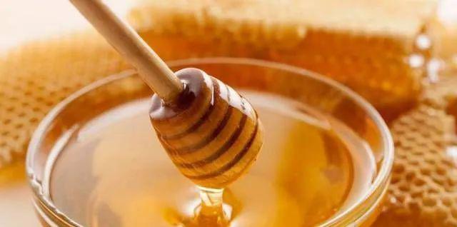 蜂蜜加什么可以止咳嗽 25ea95427627474eb59656385e3ed95d.jpeg