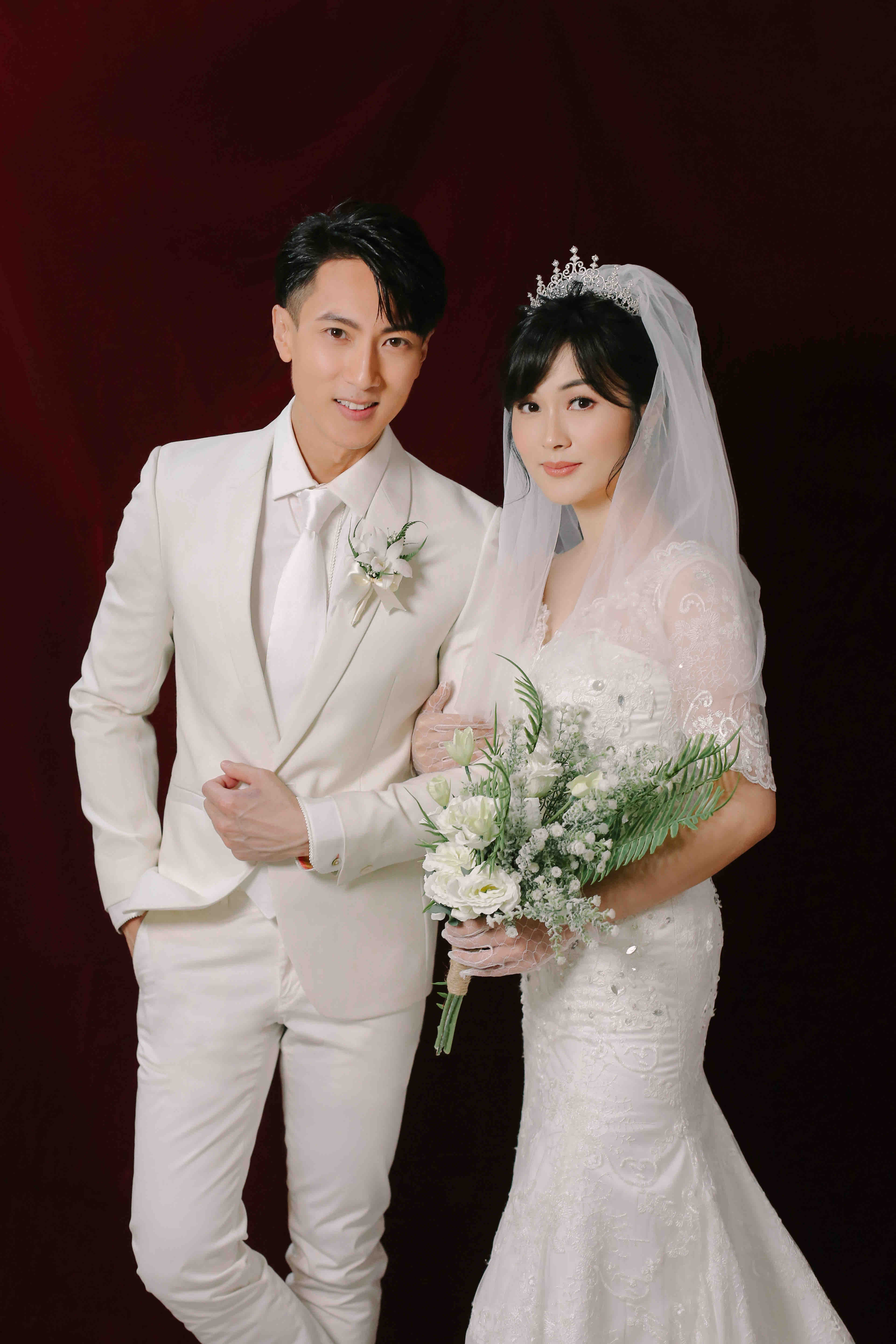 创意的一家三口婚纱照_张馨予一家三口婚纱照(2)