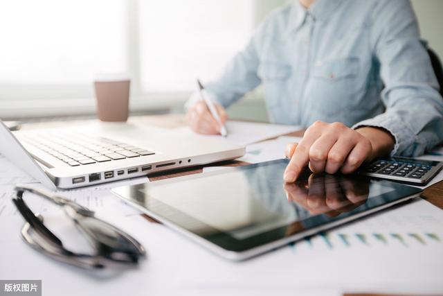 少说话多做事的说说和图片 2ade1fa3d7584c16b89c76f6f0a47f57.jpeg