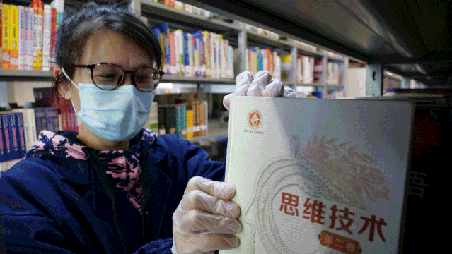 同学们,被子已经晒好啦!五月繁花,欢迎回家!一起来看动图吧