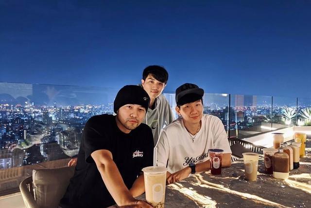 致敬白衣天使公益直播周杰伦和林俊杰同框世纪合唱惊艳全场