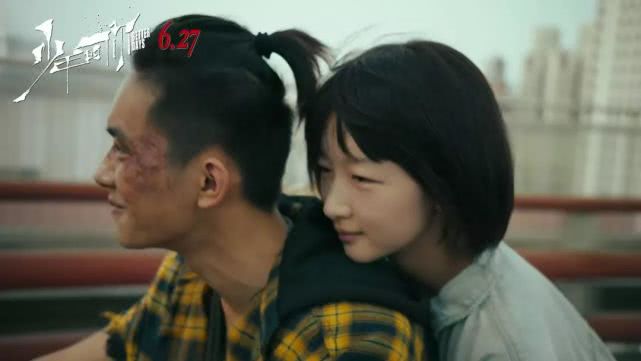 谭维维老公自曝遭校园暴力：被绑在球门上用球