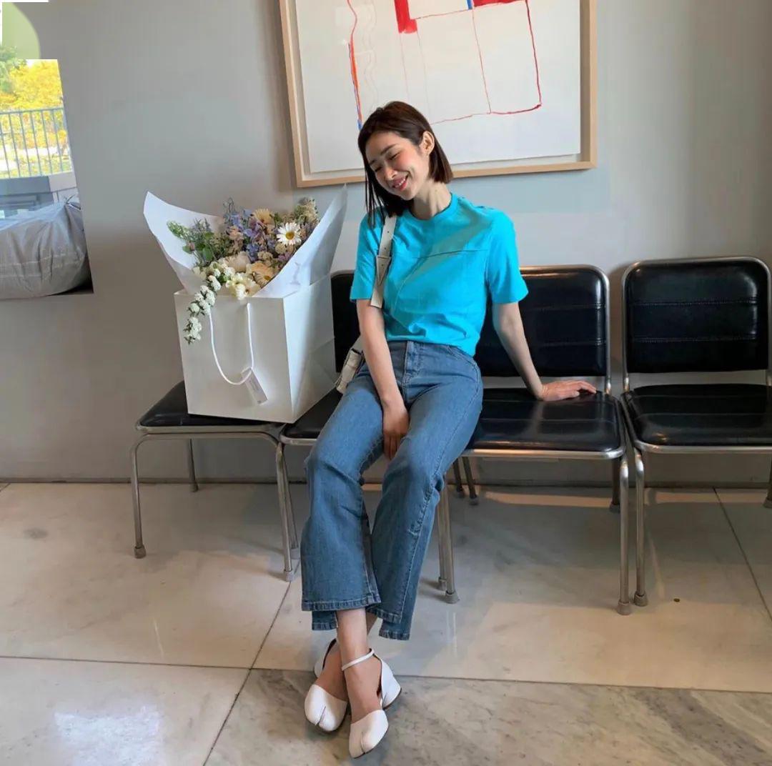 风衣夏天这样穿搭美炸了！T恤穿搭：扔掉你的旧T恤！这30件少女风T恤