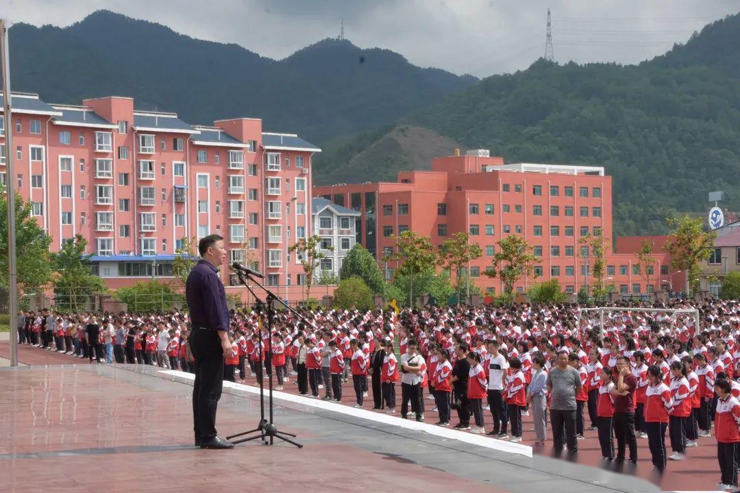 防震减灾安全常伴余庆县他山中学开展地震逃生应急疏散演练