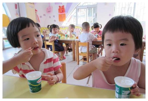 【夏天】不然容易积食，还会不长个夏天孩子有这4不吃
