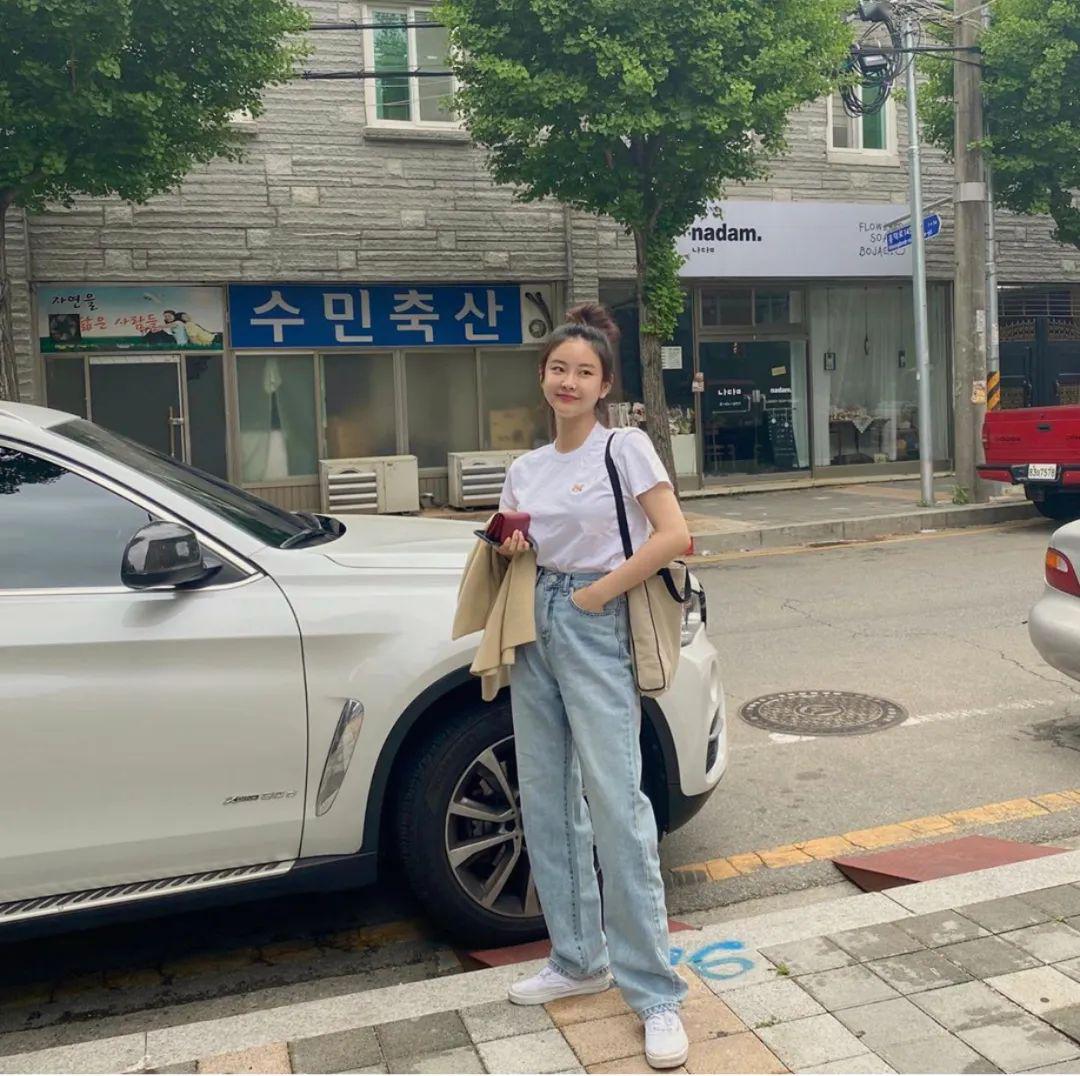 风衣夏天这样穿搭美炸了!T恤穿搭:扔掉你的旧T恤!这30件少女风T恤