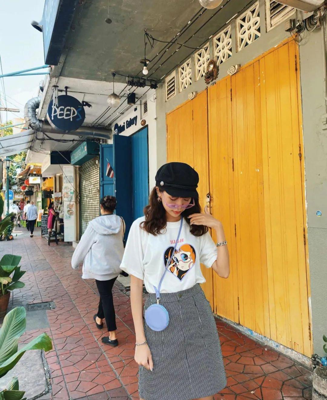 风衣夏天这样穿搭美炸了!T恤穿搭:扔掉你的旧T恤!这30件少女风T恤