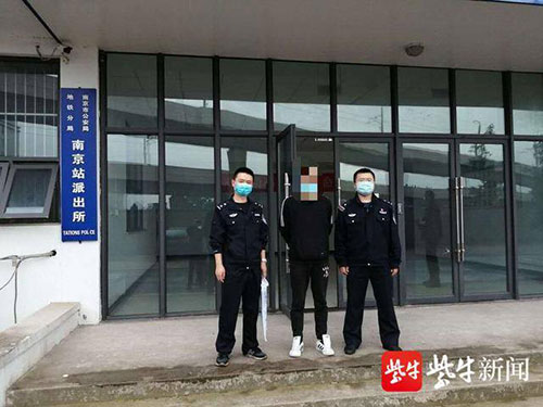 恶心！男子白天看了“小视频” 晚上就在地铁站