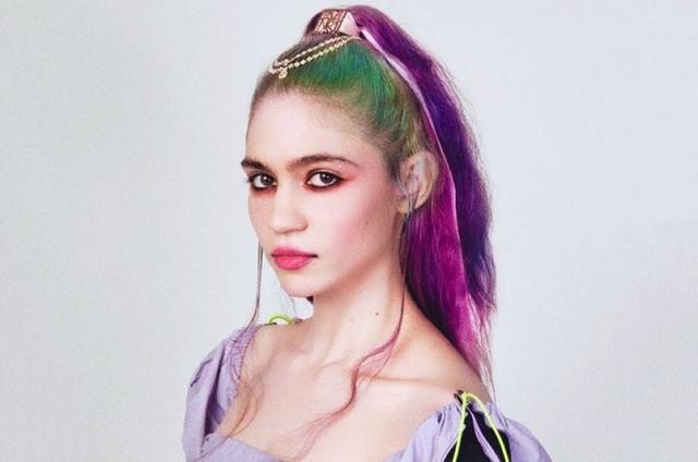原创 两年拿下霸道总裁身心的马斯克女友,妆容很有看点,眼妆表现野心