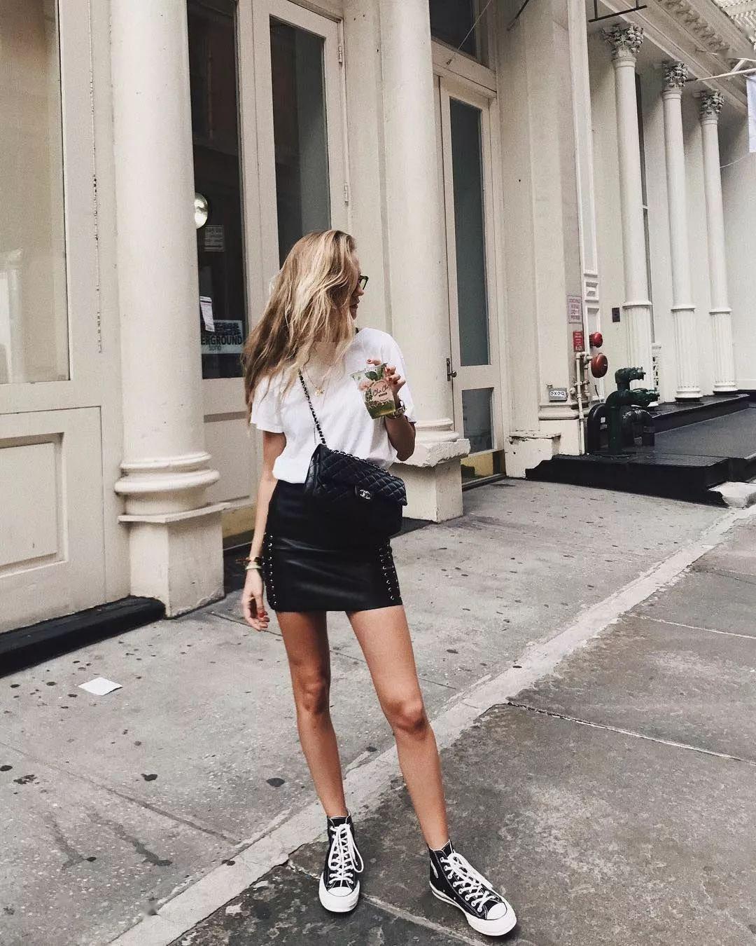 运动鞋就是美得不一样！今夏“裙子+运动鞋”这样穿