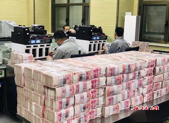 居民存款减少约8000亿背后