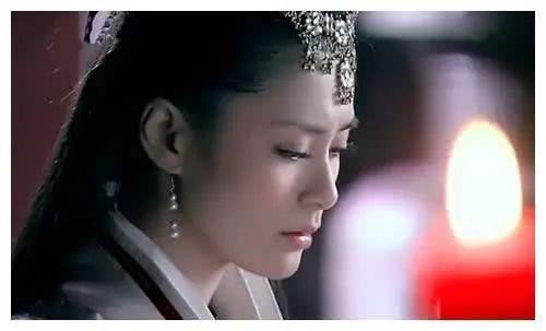 在烛光下的古装美人，赵丽颖迷人，杨幂灵动，