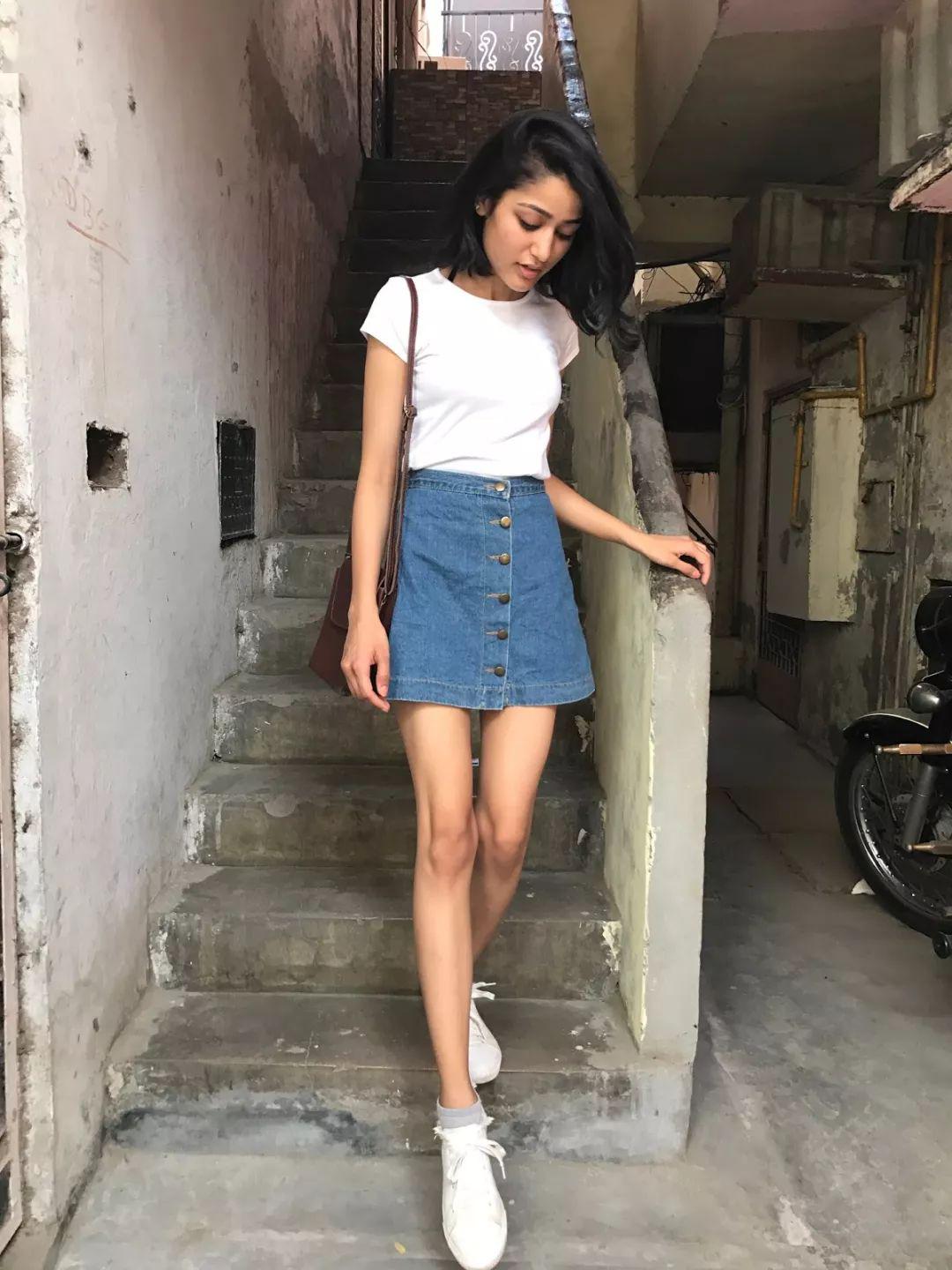 运动鞋就是美得不一样！今夏“裙子+运动鞋”这样穿