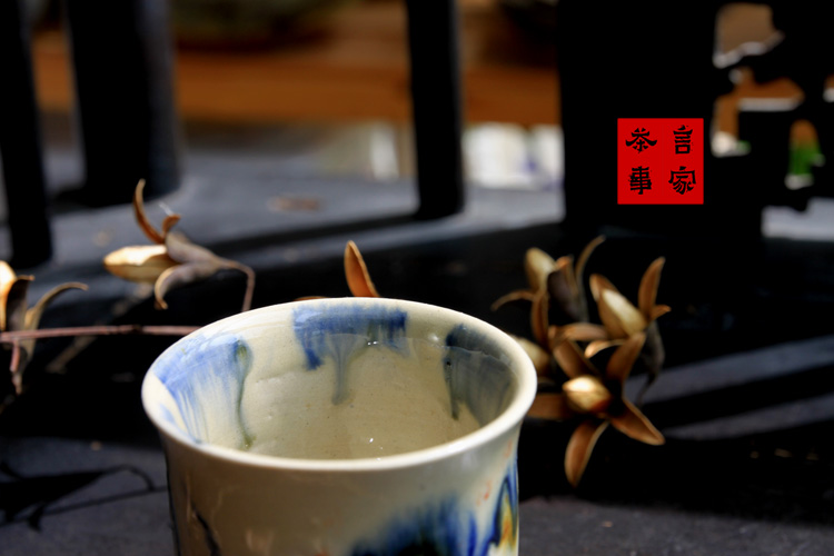 原创的青花手握留香茶杯"桃花山下碧水边"