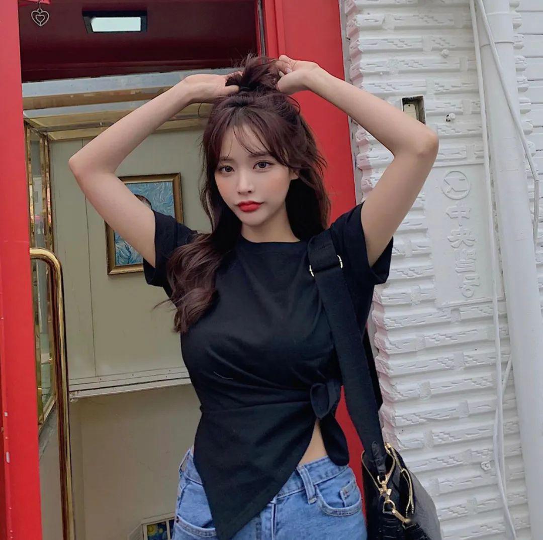 风衣夏天这样穿搭美炸了！T恤穿搭：扔掉你的旧T恤！这30件少女风T恤