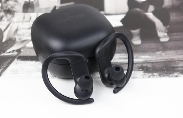 挂耳式耳机戴不稳怎么办 9cbd88157cb649c283da178bdbb31076.jpeg