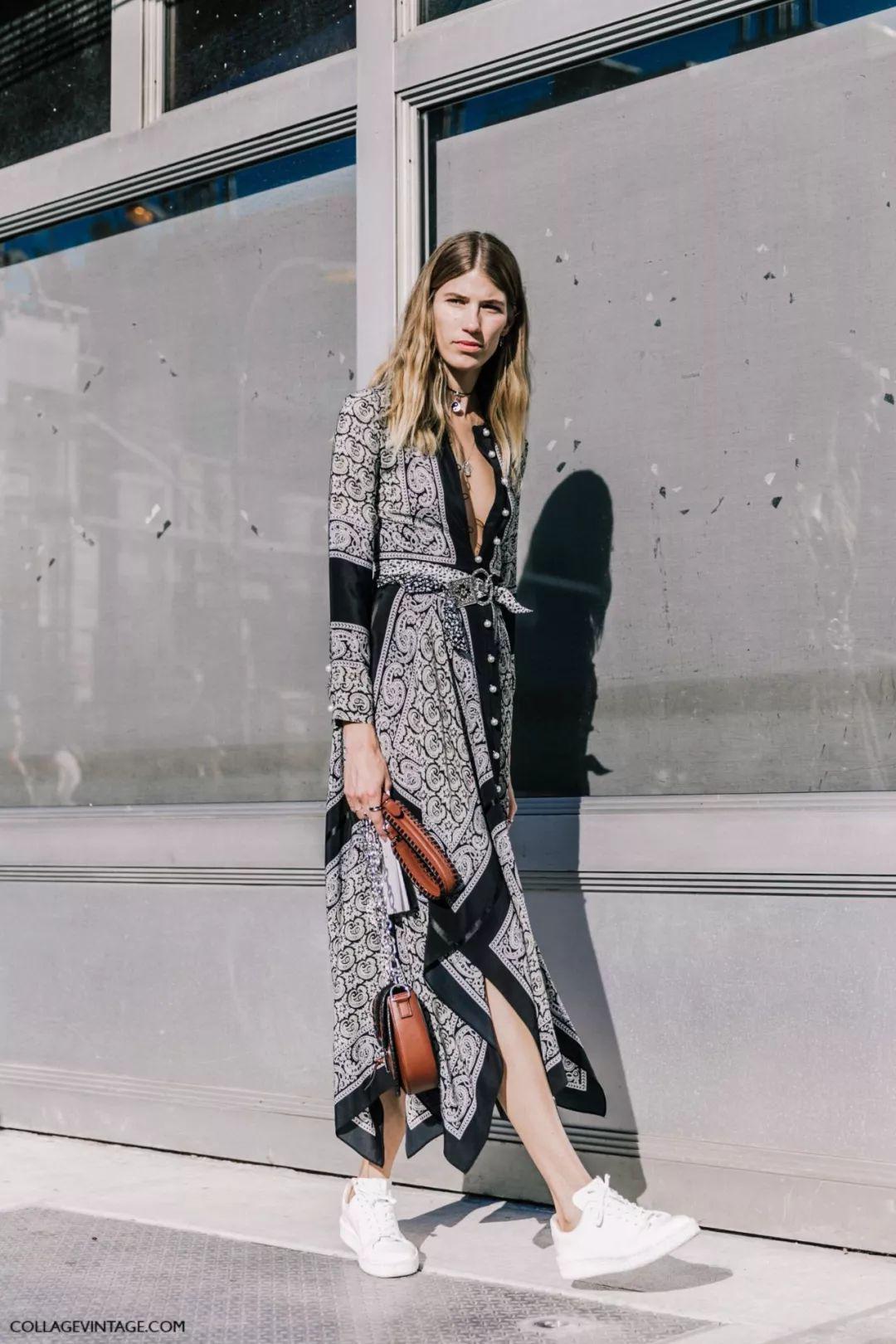 运动鞋就是美得不一样!今夏“裙子+运动鞋”这样穿